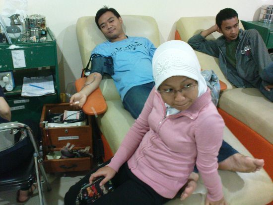 Suasana di PMI Banyumas saat donor darah perdana